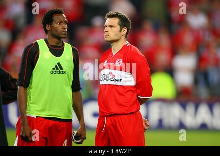 UGO EHIOGU & MARK VIDUKA V MIDDLESBROUGH FC Séville STADE PHILIPS EINDHOVEN Pays-bas 10 Mai 2006 Banque D'Images