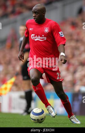 MOMO SISSOKO LIVERPOOL FC ANFIELD LIVERPOOL ANGLETERRE 25 Mars 2006 Banque D'Images