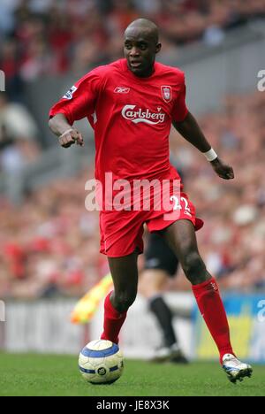 MOMO SISSOKO LIVERPOOL FC ANFIELD LIVERPOOL ANGLETERRE 25 Mars 2006 Banque D'Images