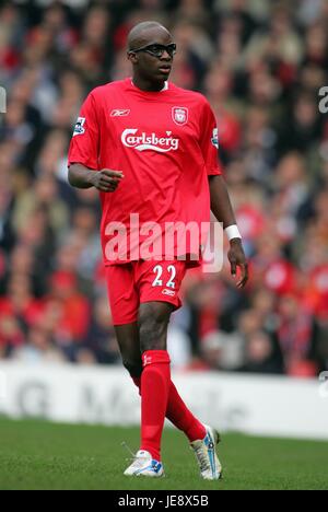 MOMO SISSOKO LIVERPOOL FC ANFIELD LIVERPOOL ANGLETERRE 25 Mars 2006 Banque D'Images