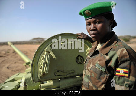 2014 0306 l'AMISOM Tank Crew-5 (12993098973) Banque D'Images