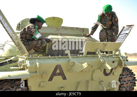 2014 0306 l'AMISOM Tank Crew-6 (12993092873) Banque D'Images