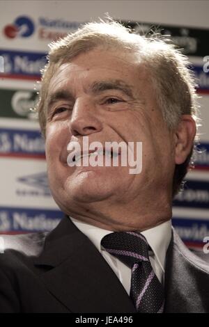 SIR TREVOR BROOKING FA'S LE DIRECTEUR DU FOOTBALL L'HÔTEL ROYAL LANCASTER LONDON Angleterre 17 Décembre 2007 Banque D'Images