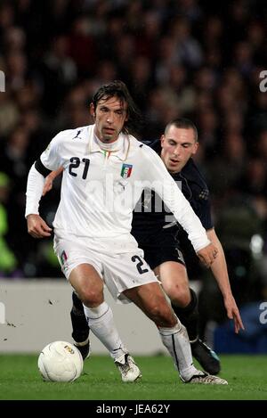 ANDREA PIRLO & SCOTT BROWN ECOSSE/ITALIE, Hampden Park Glasgow Ecosse 17 Novembre 2007 Banque D'Images