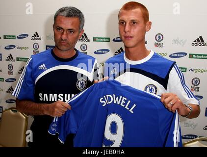 JOSE MOURINHO & STEVE SIDWELL CHELSEA LOS ANGELES CALIFORNIA USA 10 Juillet 2007 Banque D'Images