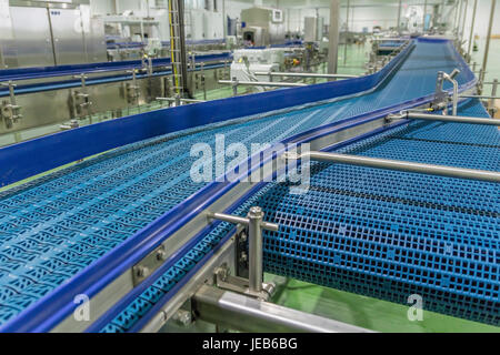 Convoyeur à bande vide de ligne de production, une partie de l'équipement industriel Banque D'Images