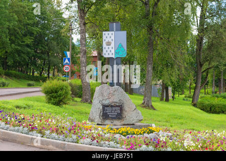 VALDAY, région de Novgorod, Russie - le 12 août 2016 : Memorial signer avec une inscription - pierre posée le 17 juin 1995 en l'honneur du 500e anniversaire de t Banque D'Images