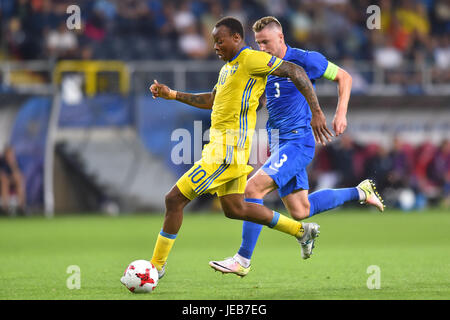 Carlos Strandberg Milan Skriniar au cours de la correspondance entre la Slovaquie et la Suède à l'Arène Lublin le 22 juin 2017 à Lublin, Pologne. (Photo de MO Media) Banque D'Images