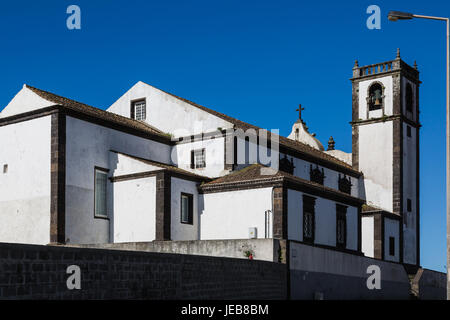 Sur le front de l'église ville de Sao rogue sur l'île de São Miguel. Sao Miguel fait partie de l'archipel des Açores et l'océan atlantique. Banque D'Images