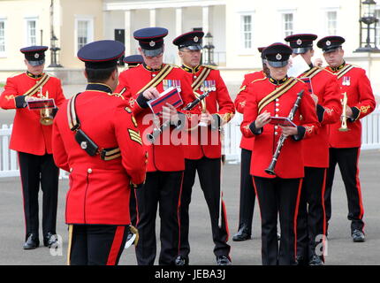 Sandhurst, UK - 18 juin 2017 : Fanfare militaire du Corps of Royal Engineers prépare à jouer Banque D'Images