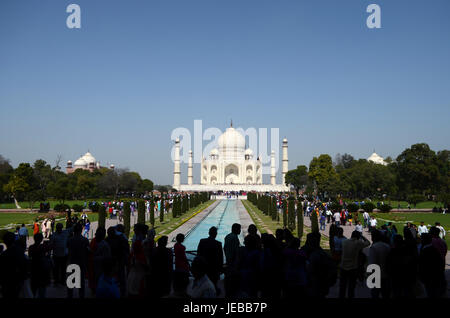 Entrée du public des jardins du Taj Mahal à Agra, Inde Banque D'Images
