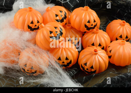 Jack o' lanternes en plastique décoration Halloween décorations avec bessie Banque D'Images