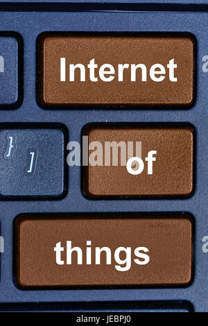 Internet des objets mots sur bouton clavier pc Banque D'Images