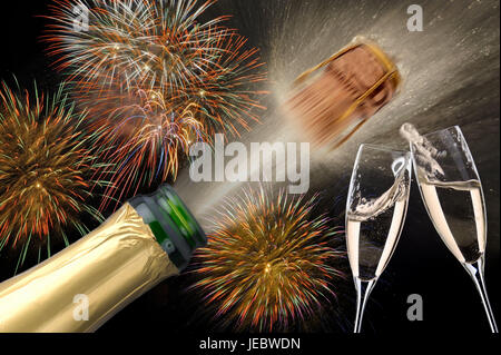 New Year's Eves, bouchons, ceinture, verres de champagne, d'artifice, Nouvel An, champagne, Nouvel An, fête, la célébration du Nouvel An, année, kick off, vin mousseux, champagne, verres, fiole jaugée de vin mousseux, splash, voler, de promotion, de célébration, de succès, de célébrer, de voler en 2011, en 2012, d'étranglement, Banque D'Images