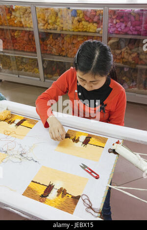 Vietnam, la baie d'Halong, Halong ville, girl, photo, broderie, artisanat, Banque D'Images