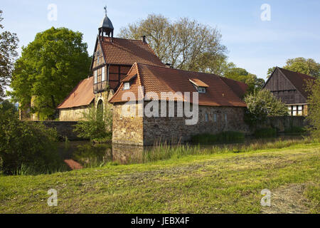 Allemagne, Rhénanie du Nord-Westphalie, cercle de Minden-Lübbecke, Stockhausen, propriété à l'extérieur, complexe de bâtiments, biens immeubles, murs de défense, grès, saut à l'eau, eaux, objectif, objectif house tower, pittoresquement, medievally, grange, bâtiment adjacent, Brook, Lübbecke, personne, Banque D'Images