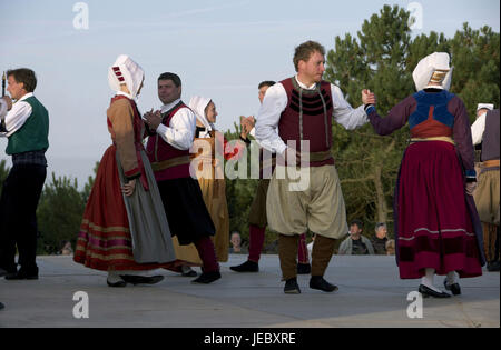 Europe, France, Bretagne, Finistère, Cap Sizun, Kastel Koz, festival de folklore, danse, groupe Banque D'Images