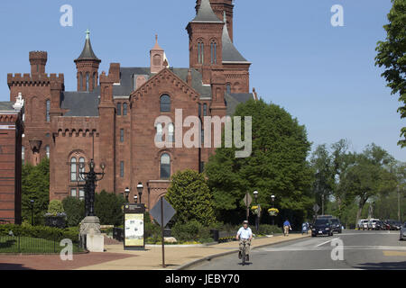 Les USA, l'Amérique, Washington D.C., le centre commercial à l'échelle nationale, dans l'arrière-plan l'édifice de la Smithsonian Institution, Banque D'Images