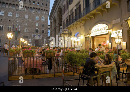 Italie, Toscane, Florence, Piazza della Signoria, le Palazzo Vecchio, la nuit, Banque D'Images