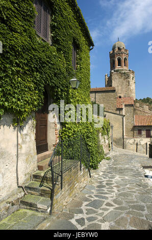 L'Italie, la Toscane, la Maremma, Castiglione della Pescaia, chambre avec ivy couverts, Banque D'Images