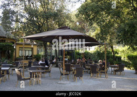 Italie, Toscane, Montecatini Terme, spa, café dans le centre de park, Banque D'Images