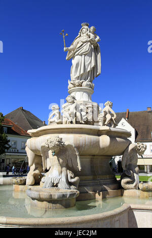 L'Allemagne, la Haute-Bavière, Altötting, Marien est bien, l'espace Kapell, Bavaria, baroque, statue, la statue de Marien, Maria, eh bien, le baroque, le tourisme, la religion, le christianisme, destination, lieu de grâce, lieu de pèlerinage, centre-ville, de la ville, l'été, l'endroit d'intérêt, point d'intérêt, l'Europe, Bavaria, ciel, bleu, Banque D'Images