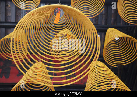 La Chine, Macao, Sam Kai Vui Kun Tempel, spirales, fumé Banque D'Images