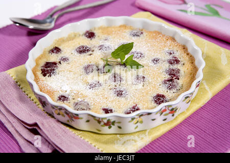 Tartelettes aux cerises, fraîchement, Kirschen-Clafoutis, cerises, morellos, plaques, sucre glace, sucré, dessert, dessert, dessert, moule, menthe poivrée, feuilles de menthe poivrée, Banque D'Images