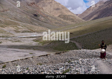 Les pèlerins s'engager la Kora, Kailash Tibet occidental, l'Asie, Banque D'Images