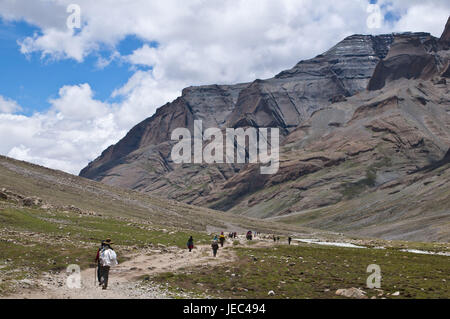 Les pèlerins s'engager la Kora, Kailash Tibet occidental, l'Asie, Banque D'Images