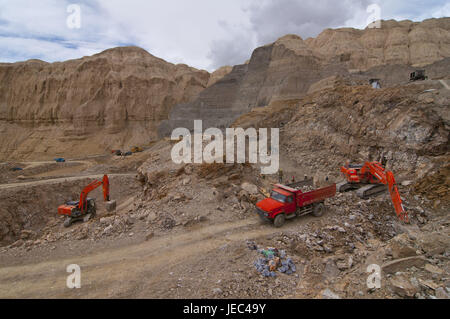 Travaux dans la rue du lac Manasarovar au royaume Guge, à l'ouest du Tibet, l'Asie, Banque D'Images