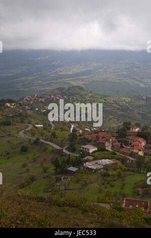 Petit village de montagne dans le Kabylei, Algérie, Afrique, Banque D'Images