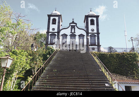 Le Portugal, l'île de Madère, Funchal, Monte, Eglise Nossa Senhora e Monte, banlieue, église paroissiale, escaliers en hausse, escaliers, marches, la structure, l'architecture, la place d'intérêts, la destination, l'icône, la foi, la religion, Banque D'Images