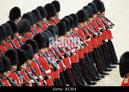 Grande Bretagne, Londres, Buckingham Palace, enregistrer, 'Parade', la couleur de l'Angleterre, capitale, Enregistrer, Enregistrer anniversaire militaire, personne, d'hommes, Garde côtière canadienne, la gendarmerie royale, garde, gardes, soldat, hommes, uniforme, rendez-vous, motion, marchant au pas, cérémonie, tradition, gardiens, éveillé, soldat, l'attraction, attraction touristique, l'endroit d'intérêt, l'icône, la discipline, la fierté, l'ordre, la représentation, Banque D'Images