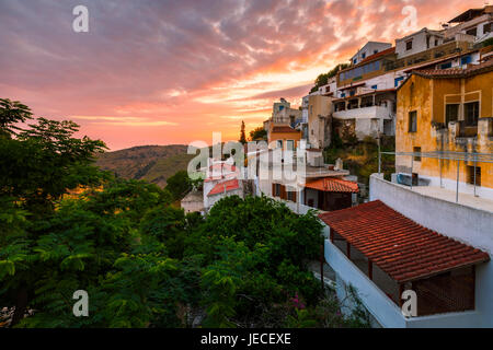 Avis de Ioulida village sur l'île de Kéa en Grèce. Banque D'Images