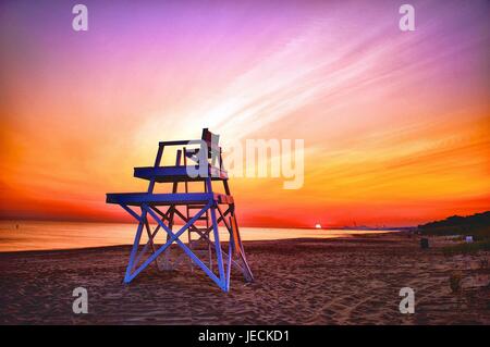 Secours au lever du soleil,plage Miller Gary, Indiana Banque D'Images