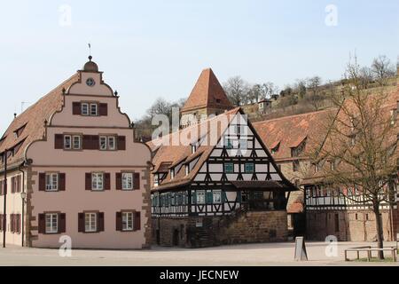 Maisons de style Tudor au Monastère de Maulbronn en cour, Allemagne Banque D'Images