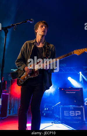 Thornhill, Écosse, Royaume-Uni - 27 août 2016 : Joe Atkinson, de l'anglais blues sur la scène de Lisbonne Stewart Cruickshank Champs électriques Banque D'Images