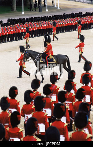 Grande Bretagne, Londres, Buckingham Palace, enregistrer, 'Parade', la couleur de l'Angleterre, capitale, Enregistrer, Enregistrer anniversaire militaire, personne, d'hommes, Garde côtière canadienne, la gendarmerie royale, garde, gardes, soldat, hommes, uniforme, purger, horse, rendez-vous, motion, marchant au pas, cérémonie, tradition, gardiens, éveillé, soldat, l'attraction, attraction touristique, l'endroit d'intérêt, l'icône, la discipline, la fierté, l'ordre, la représentation, Banque D'Images