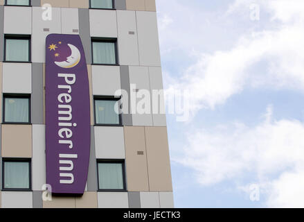 Une vue générale de l'hôtel Premier Inn à Maidenhead, Berkshire, comme la chaîne d'hôtel a "préoccupations" que bardage utilisé sur certains de ses bâtiments pourraient ne pas satisfaire la réglementation en matière de sécurité. Banque D'Images