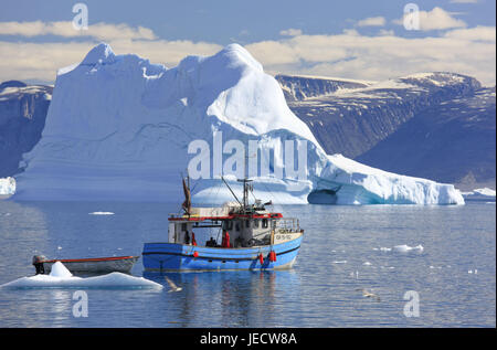 Le Groenland, l'Uummannaq, bateau de pêche, fjord, icebergs, le nord du Groenland, la destination, la mer, l'Arctique, les montagnes, des glaciers, des glaces, de la côte à l'extérieur, E), de l'eau, voile, pêche, pêche, fraise, pêche, glaces en dérive Banque D'Images