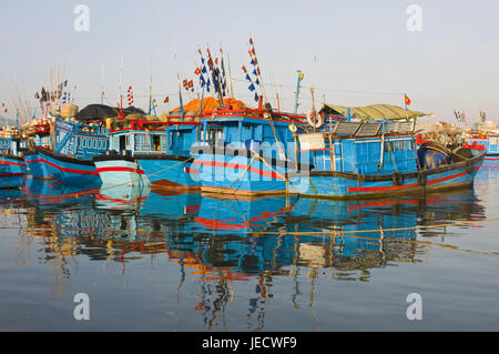 Bottes dans le port de Nha Trang, Vietnam, Banque D'Images