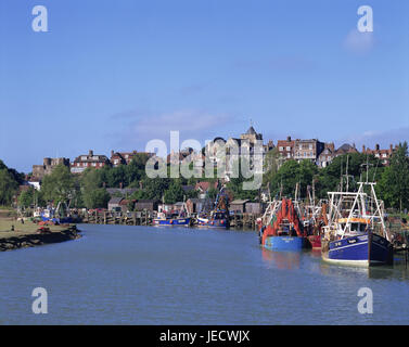 La Grande-Bretagne, l'Angleterre, dans le Sussex, de seigle, de la ville, rivière, de bateaux, de l'Europe, la ville, les maisons, les bâtiments, l'architecture, les maisons résidentielles, bords de mer, embarcadère, ville, la navigation, la pêche à la ligne, chalutier de pêche, bateaux de pêche, Banque D'Images