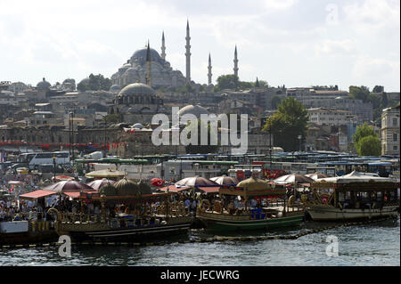 La Turquie, Istanbul, partie de la ville de Eminou, restaurants de poissons sur la rive de la Corne d'or, Banque D'Images