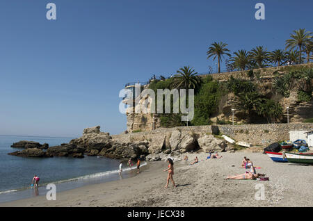 Espagne, Andalousie, Costa del Sol, Nerja, Balcon de l'Europe, vacancier sur la plage, Banque D'Images