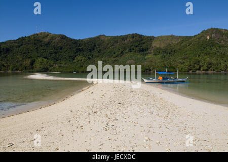 Les Philippines, l'île de Palawan, boot sur la plage, Banque D'Images