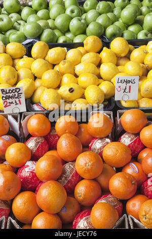 L'Angleterre, Londres, Southwark, Borough Market, l'état des fruits, citrons, pommes, oranges, medium close-up, ville, marché, marché, Citrusfrüchte, brillamment, fruits, frais, Banque D'Images