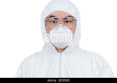 Chinois asiatique libre de porter avec des lunettes et un masque respiratoire dans isolé sur fond blanc. Banque D'Images