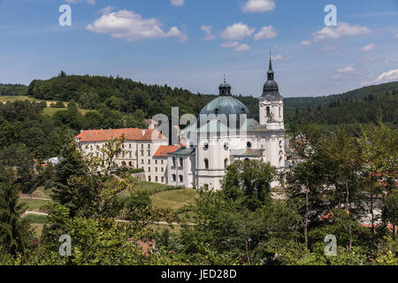 Vue aérienne sur l'église, monastère de krtiny, République tchèque. Vierge Marie ,monument baroque. architecture , jan santini aichel Banque D'Images