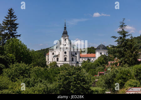 Vue aérienne sur l'église, monastère de krtiny, République tchèque. Vierge Marie ,monument baroque. architecture , jan santini aichel Banque D'Images